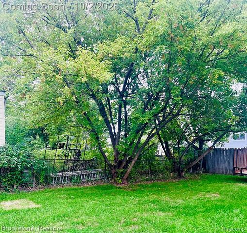 23704 Piper Avenue, Eastpointe, MI 48021