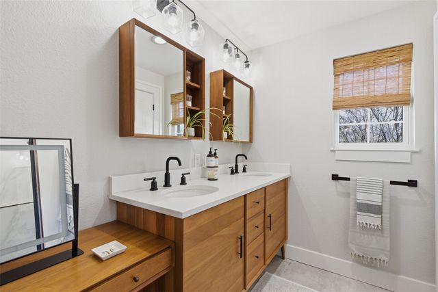 539 N Stewart Street, Jacksboro, TX 76458