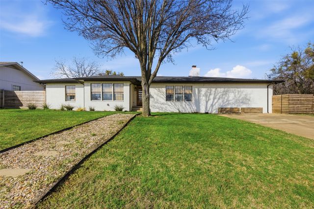 539 N Stewart Street, Jacksboro, TX 76458