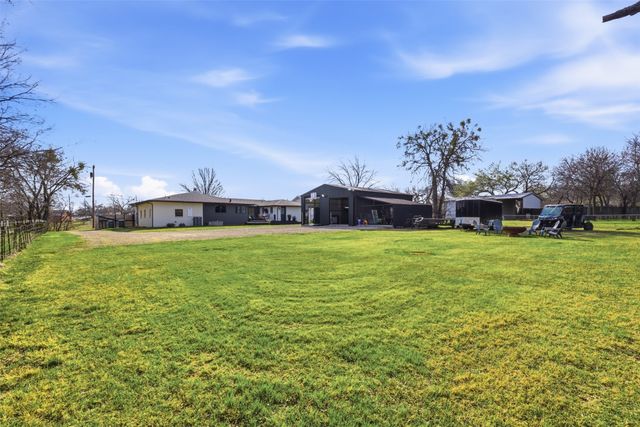 539 N Stewart Street, Jacksboro, TX 76458