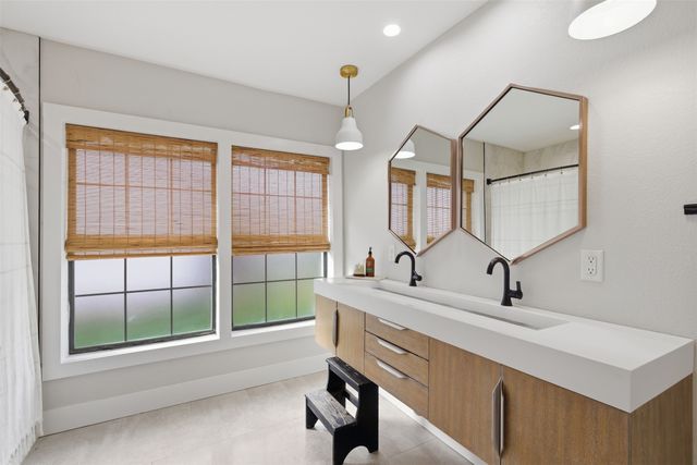 539 N Stewart Street, Jacksboro, TX 76458