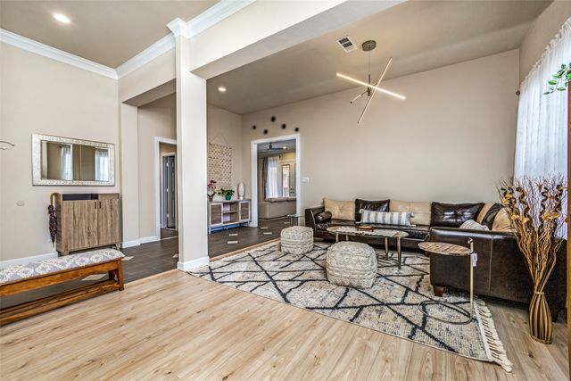 19122 Windmill Lane, Dallas, TX 75252