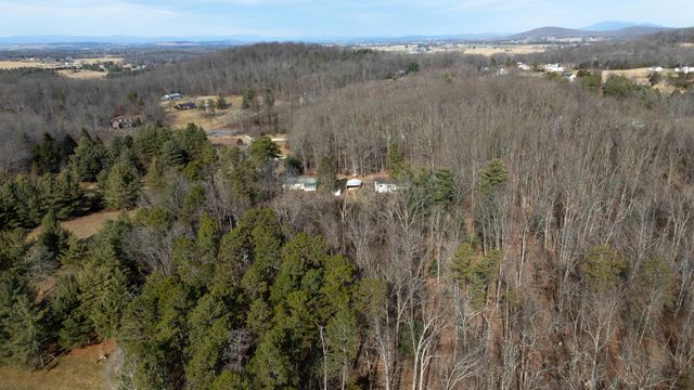 77 HIDDEN ACRES TRL, Waynesboro, VA 22980