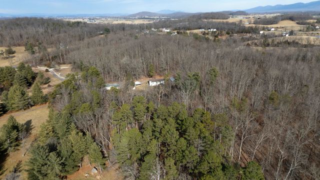 77 HIDDEN ACRES TRL, Waynesboro, VA 22980