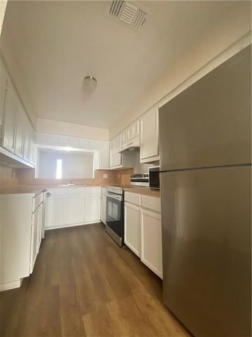 1508 S Young St, Rockport, TX 78382