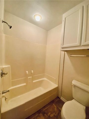 1508 S Young St, Rockport, TX 78382