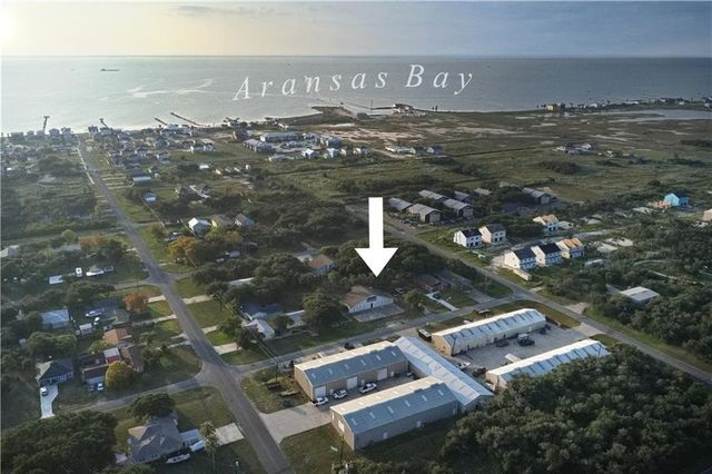 1508 S Young St, Rockport, TX 78382