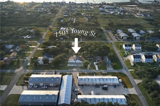 1508 S Young St, Rockport, TX 78382
