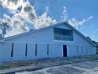 1508 S Young St, Rockport, TX 78382