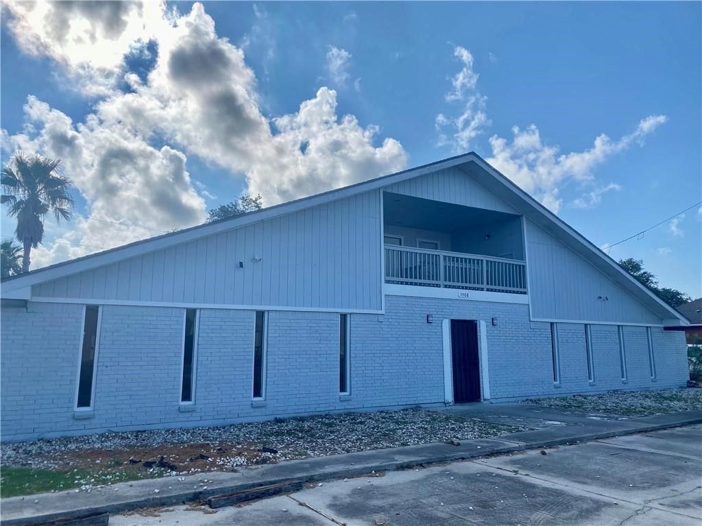 1508 S Young St, Rockport, TX 78382
