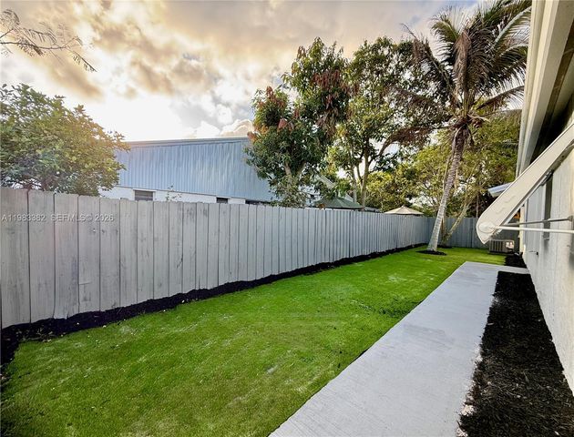 5028 NW 6th St, Delray Beach, FL 33445