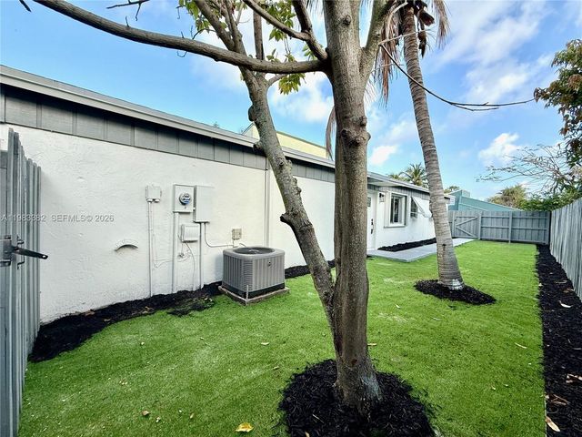 5028 NW 6th St, Delray Beach, FL 33445