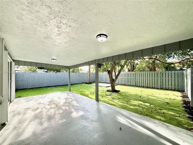 5028 NW 6th St, Delray Beach, FL 33445