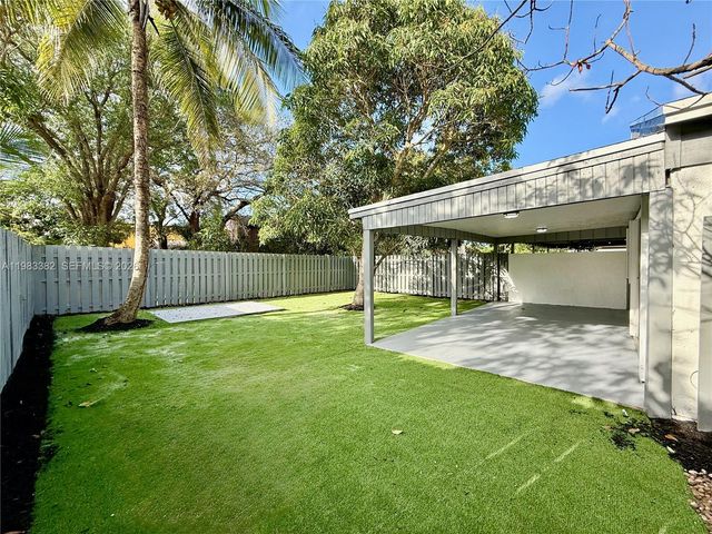 5028 NW 6th St, Delray Beach, FL 33445