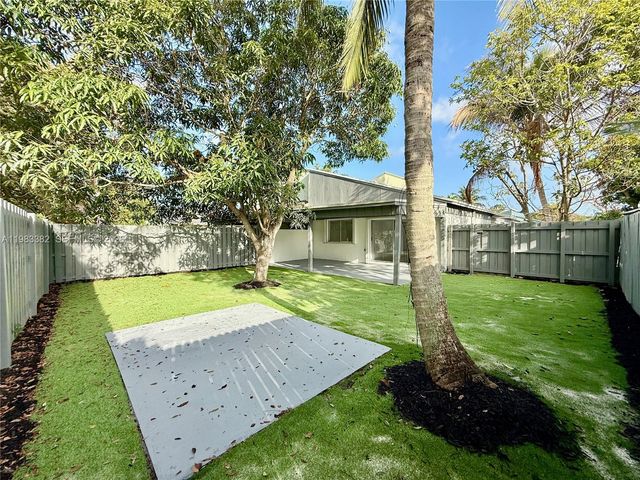 5028 NW 6th St, Delray Beach, FL 33445