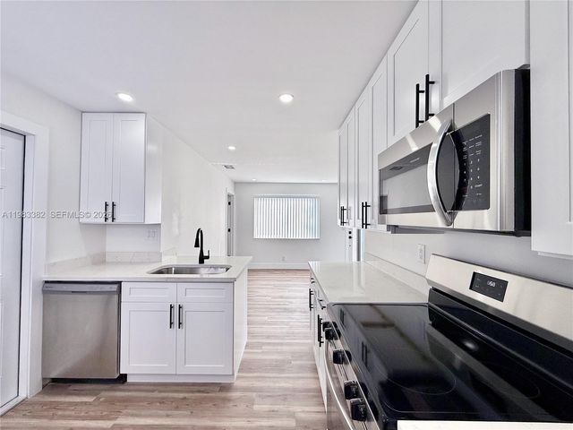 5028 NW 6th St, Delray Beach, FL 33445