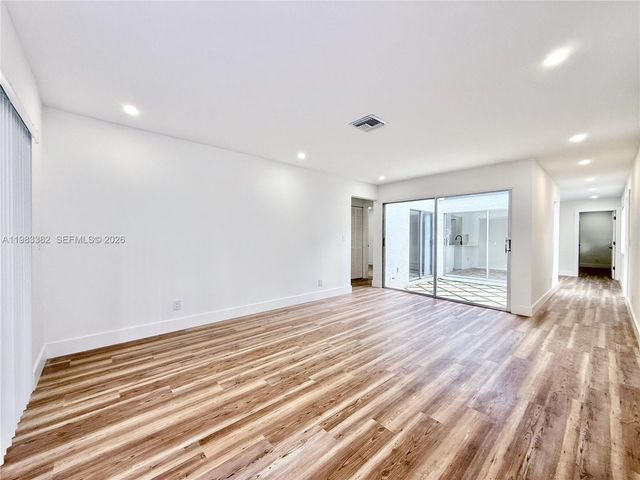 5028 NW 6th St, Delray Beach, FL 33445