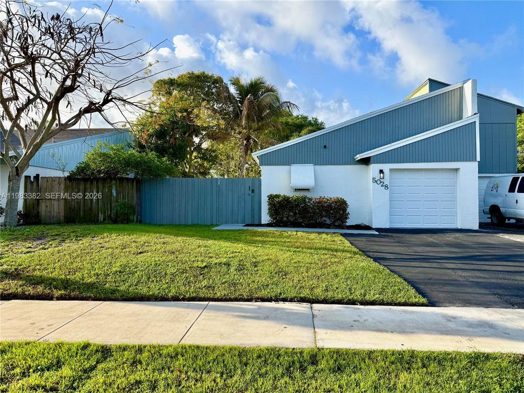 5028 NW 6th St, Delray Beach, FL 33445