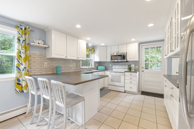 23 Leach Ln, Natick, MA 01760