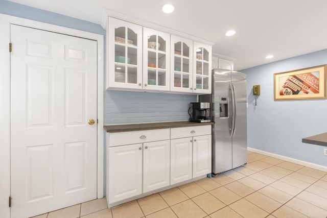 23 Leach Ln, Natick, MA 01760