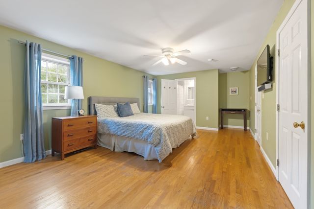 23 Leach Ln, Natick, MA 01760