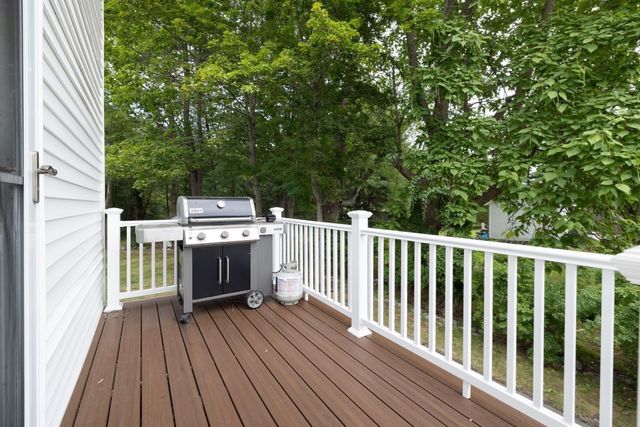 23 Leach Ln, Natick, MA 01760