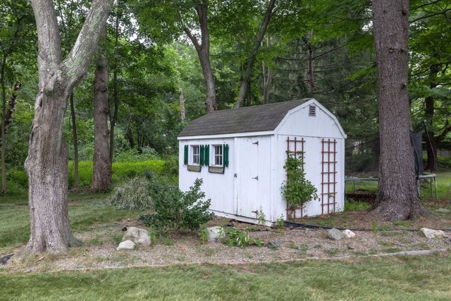 23 Leach Ln, Natick, MA 01760