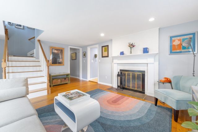 23 Leach Ln, Natick, MA 01760