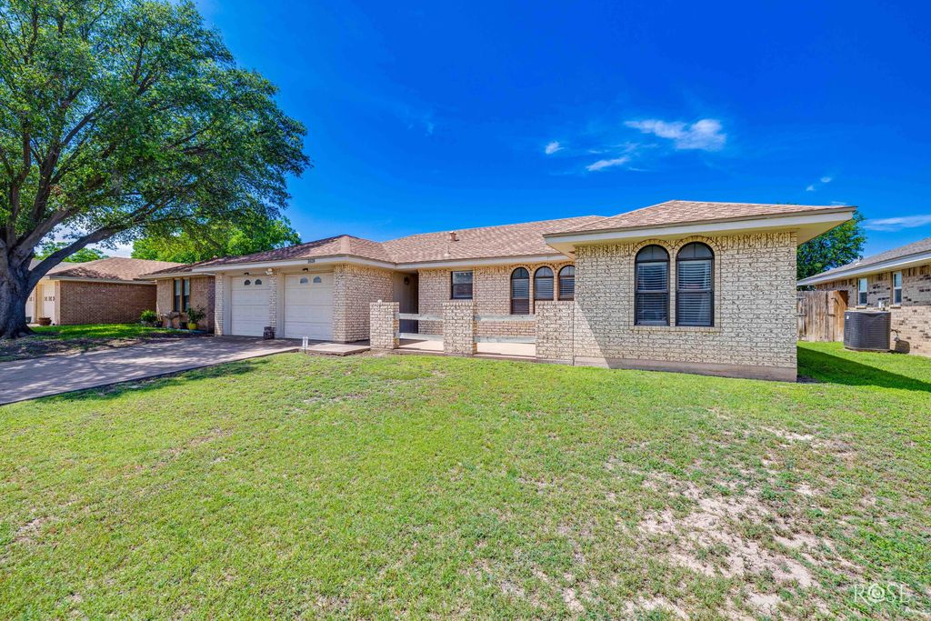 Image 3 of property listing at 1618 Kansas Avenue, San Angelo, TX 76904