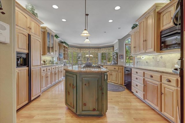 12118 Logans Run Ct, Grass Valley, CA 95945