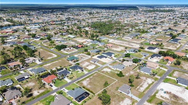 2702 NW 22nd ST, Cape Coral, FL 33993