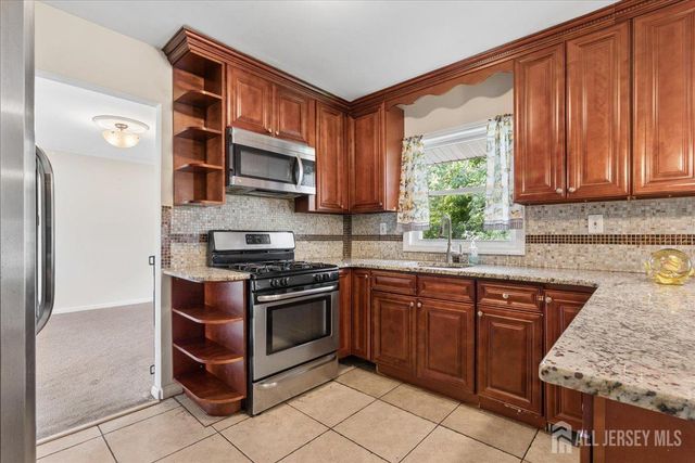 56 gramercy Drive, Piscataway, NJ 08854