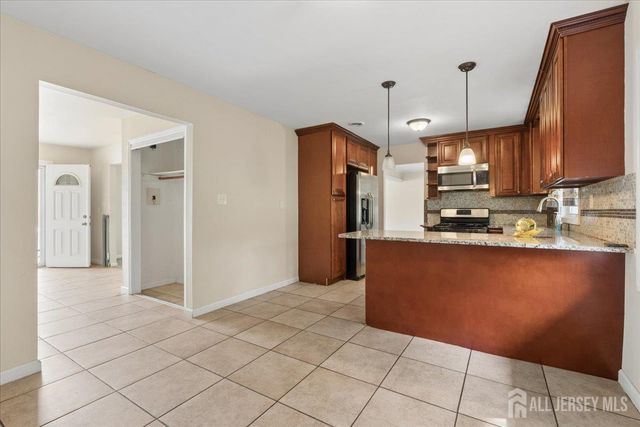 56 gramercy Drive, Piscataway, NJ 08854