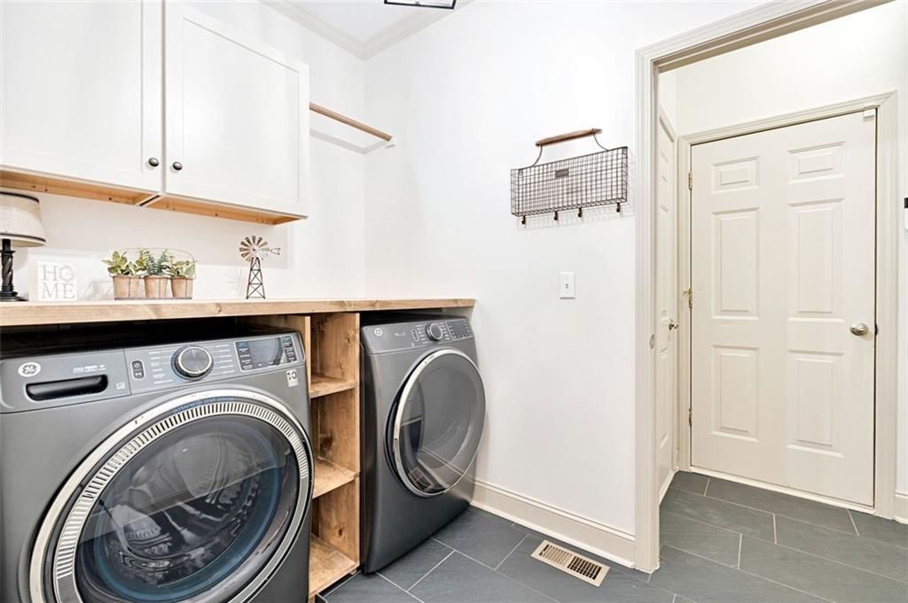 Image 16 of property listing at 7380 Bates Drive, Cumming, GA 30040