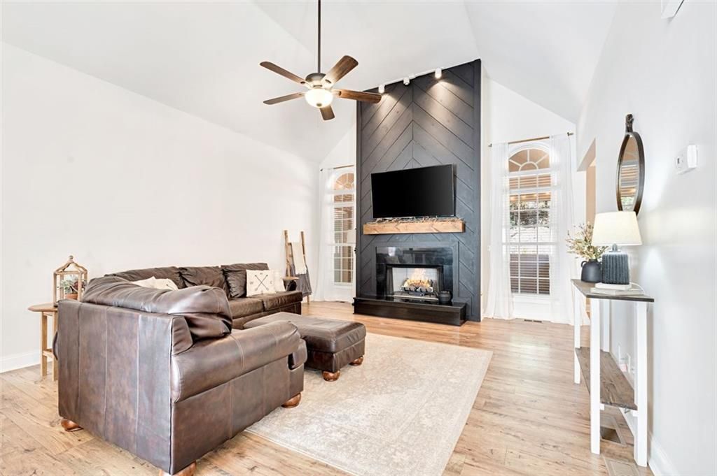 Image 3 of property listing at 7380 Bates Drive, Cumming, GA 30040