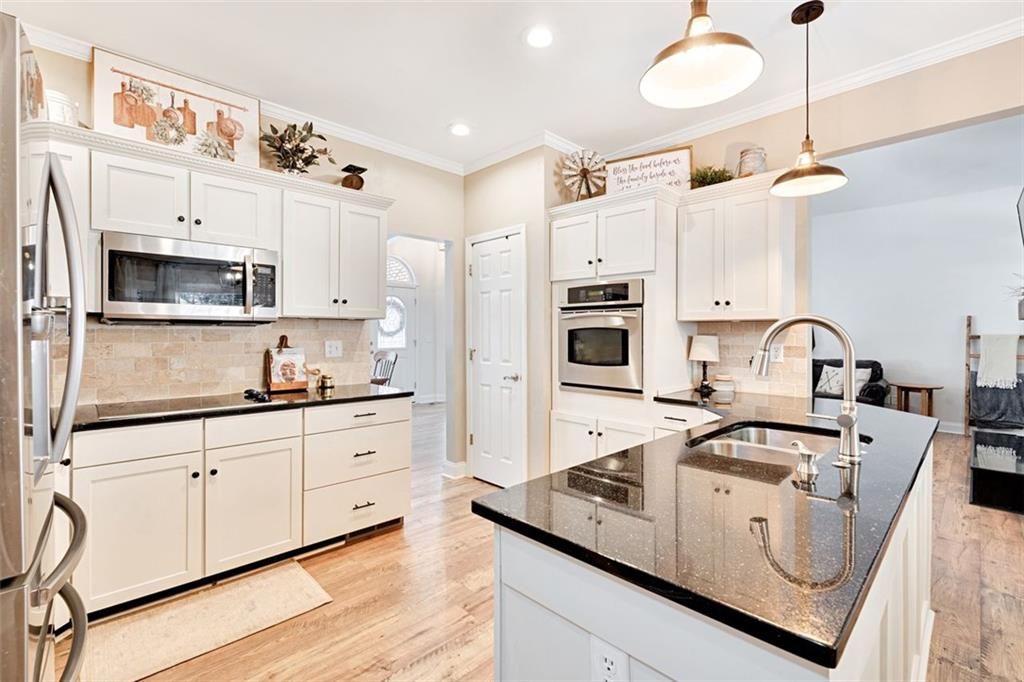 Image 5 of property listing at 7380 Bates Drive, Cumming, GA 30040