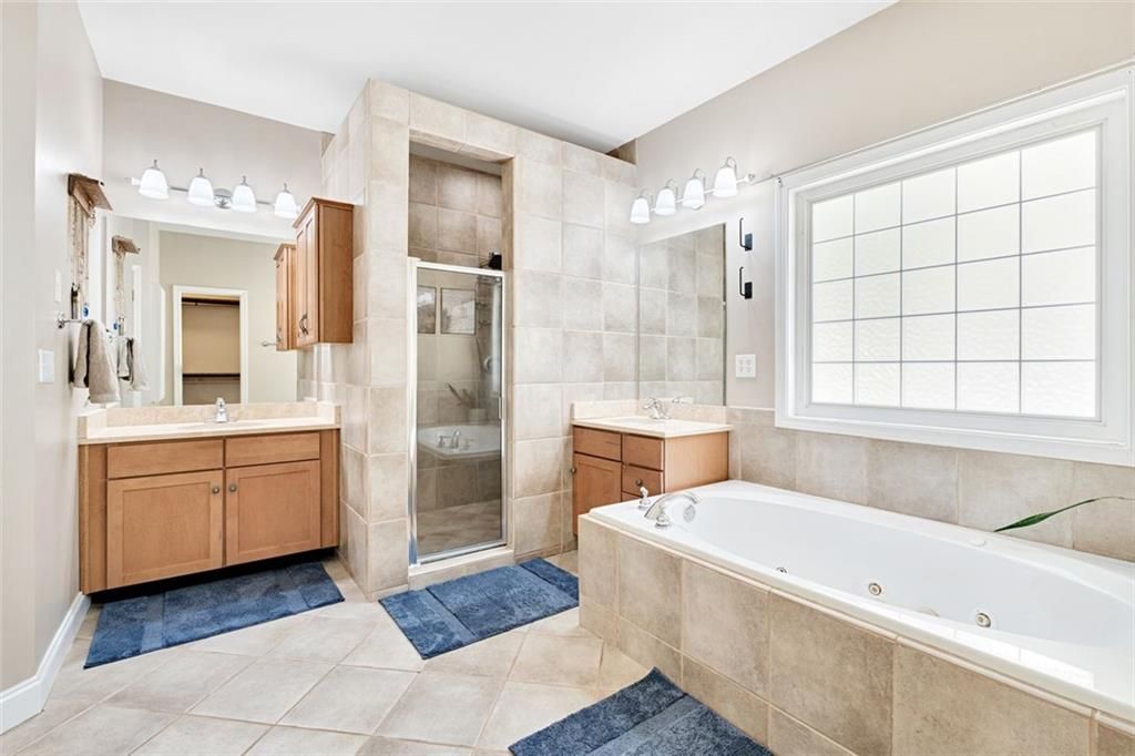 Image 7 of property listing at 7380 Bates Drive, Cumming, GA 30040