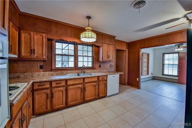 239 2nd Ave NW, Fayette, AL 35555