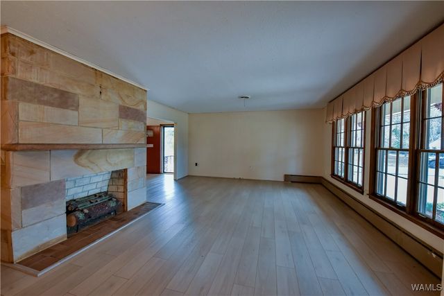 239 2nd Ave NW, Fayette, AL 35555