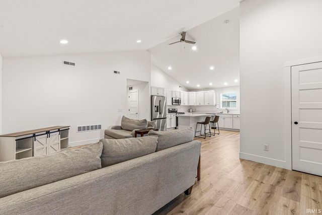 1816 Maplehurst Avenue, Mishawaka, IN 46545