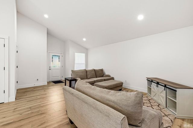 1816 Maplehurst Avenue, Mishawaka, IN 46545