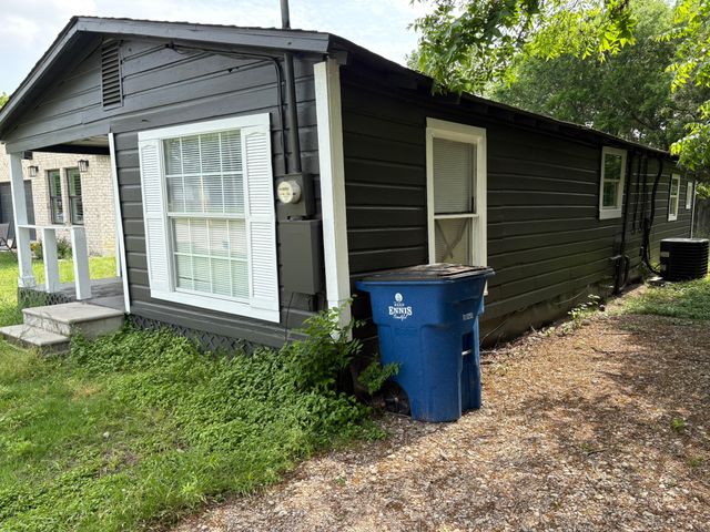 813 S Smith Street, Ennis, TX 75119