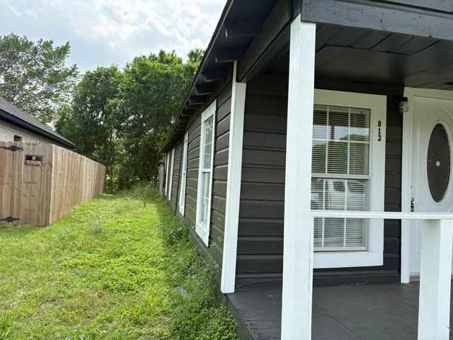 813 S Smith Street, Ennis, TX 75119