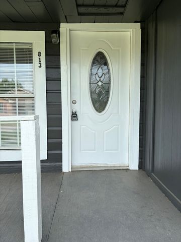 813 S Smith Street, Ennis, TX 75119