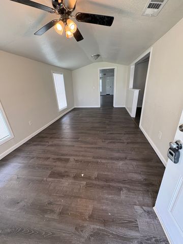 813 S Smith Street, Ennis, TX 75119