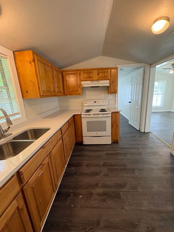 813 S Smith Street, Ennis, TX 75119