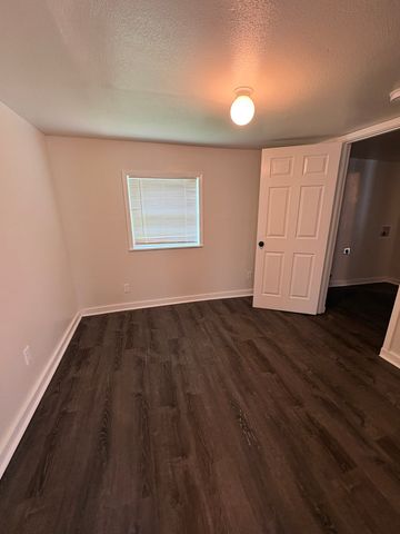 813 S Smith Street, Ennis, TX 75119