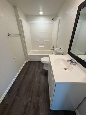 813 S Smith Street, Ennis, TX 75119