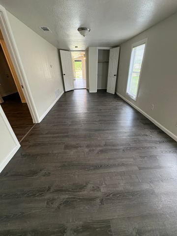 813 S Smith Street, Ennis, TX 75119