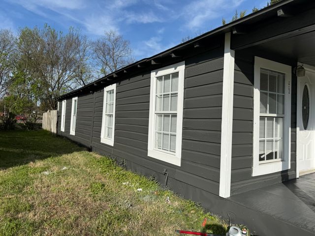 813 S Smith Street, Ennis, TX 75119